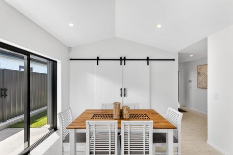 Photo of property in 14 Annie Aranui Drive, Poraiti, 4182