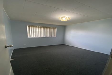 Photo of property in 35 Lilburn Crescent, Massey, Auckland, 0614