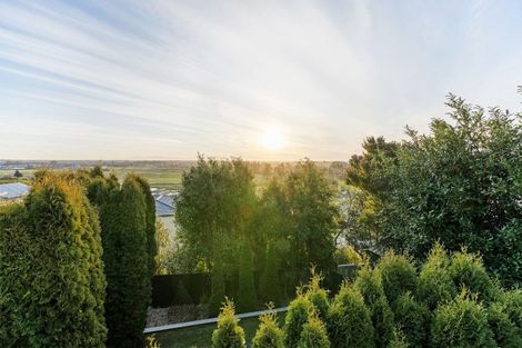 Photo of property in 16 Highcrest Heights, Westmorland, Christchurch, 8025