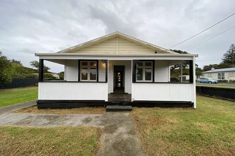 Photo of property in 163 Cornfoot Street, Castlecliff, Whanganui, 4501