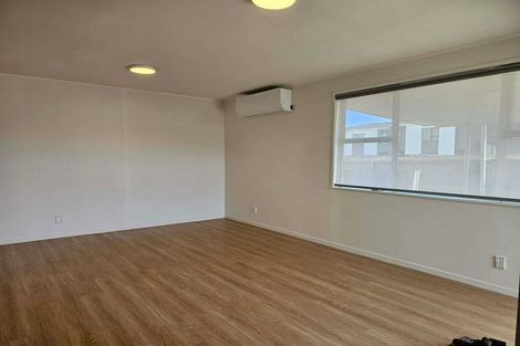 Photo of property in 11 Blanes Road, Weymouth, Auckland, 2103