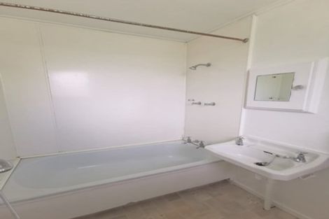 Photo of property in 1 Trojan Crescent, New Lynn, Auckland, 0600