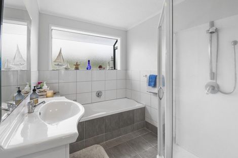 Photo of property in 115 Carnoustie Drive, Wattle Downs, Auckland, 2103