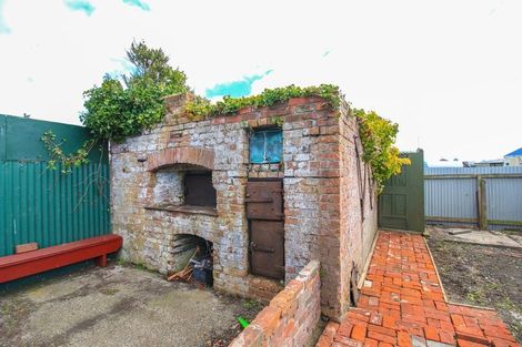 Photo of property in 236 Marine Parade, Bluff, 9814