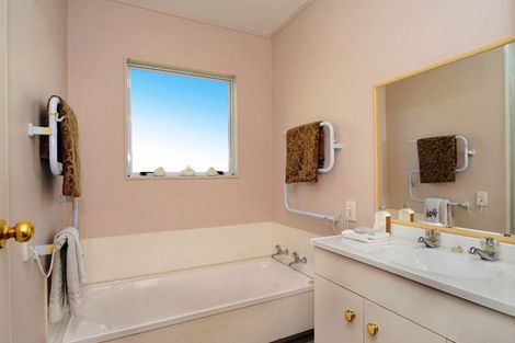 Photo of property in 4/56 Kiwi Esplanade, Mangere Bridge, Auckland, 2022