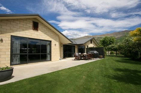 Photo of property in 35 Old Station Avenue, Wanaka, 9305