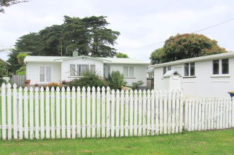 Photo of property in 84 Seymour Road, Sunnyvale, Auckland, 0612