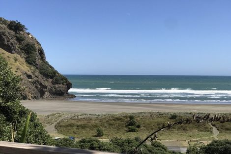 Photo of property in 30 Garden Road, Piha, New Lynn, 0772