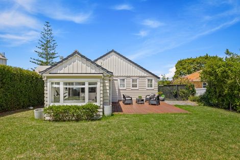 Photo of property in 28 Hanlon Crescent, Narrow Neck, Auckland, 0624
