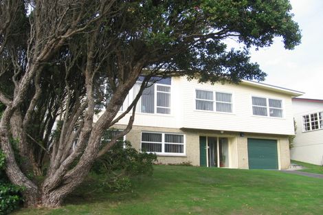 Photo of property in 8 Fitzwilliam Terrace, Tawa, Wellington, 5028