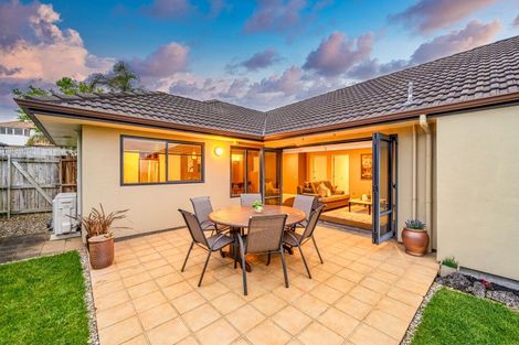 Photo of property in 27 Lansell Drive, East Tamaki Heights, Auckland, 2016