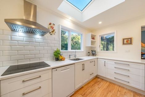 Photo of property in 27 Kotari Road, Days Bay, Lower Hutt, 5013