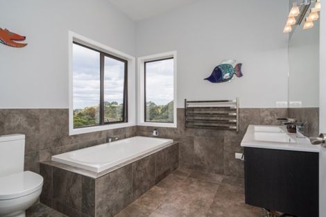 Photo of property in 64 Onekainga Rise, Whananaki, Hikurangi, 0181