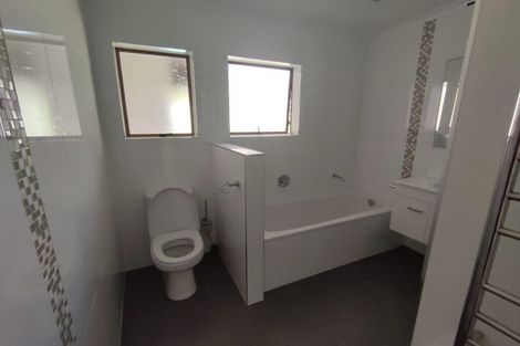 Photo of property in 4 King Richard Place, Browns Bay, Auckland, 0630