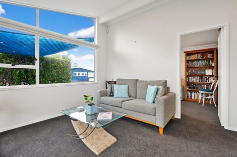 Photo of property in 3 Thomas Avenue, Te Atatu Peninsula, Auckland, 0610