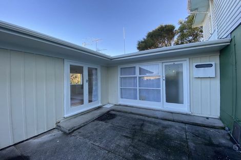 Photo of property in 4 Trojan Crescent, New Lynn, Auckland, 0600