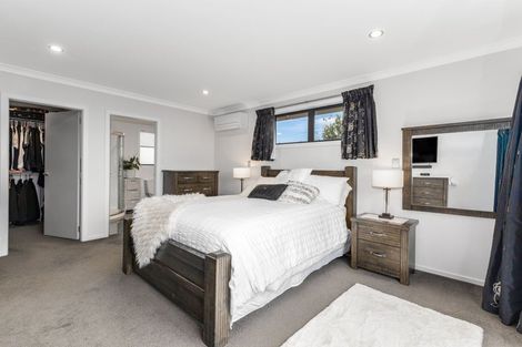 Photo of property in 73 Aotea Drive, Aotea, Porirua, 5024