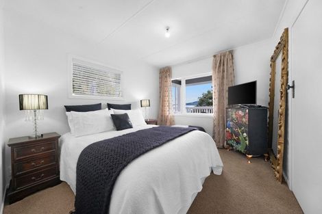 Photo of property in 120 Kawakawa Bay Coast Road, Kawakawa Bay, Papakura, 2585