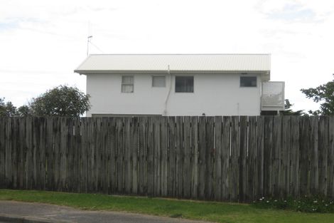 Photo of property in 5 Somerset Grove, Waitarere Beach, Levin, 5510