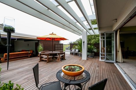 Photo of property in 531 South Road, Omata, New Plymouth, 4374