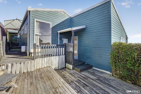 Photo of property in 129 Gloaming Hill, Titahi Bay, Porirua, 5022