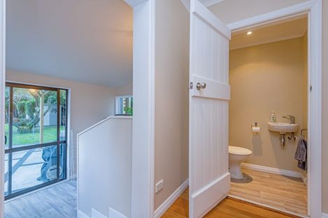 Photo of property in 43 Knowles Street, Terrace End, Palmerston North, 4410