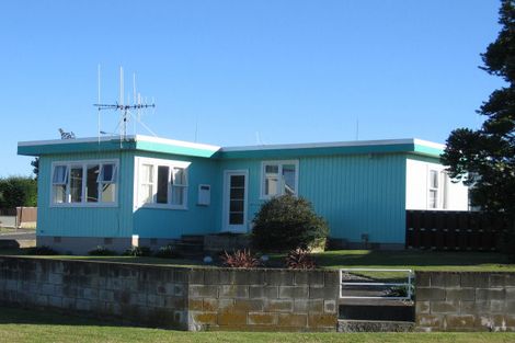 Photo of property in 10 Robert Mckeen Street, Otaki Beach, Otaki, 5512