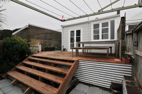 Photo of property in 5 Glendavar Street, Berhampore, Wellington, 6023