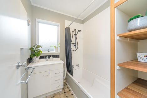 Photo of property in 35 Suzanne Grove, Kelvin Grove, Palmerston North, 4414