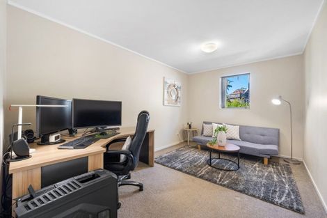 Photo of property in 15 Pigeon Mountain Road, Half Moon Bay, Auckland, 2012