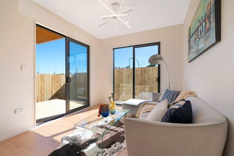 Photo of property in 53 Meadowood Drive, Unsworth Heights, Auckland, 0632