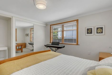 Photo of property in 34 Lincoln Avenue, Tawa, Wellington, 5028