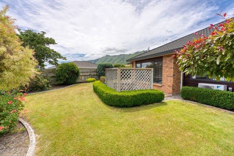 Photo of property in 30 Cranbrook Grove, Waikanae, 5036