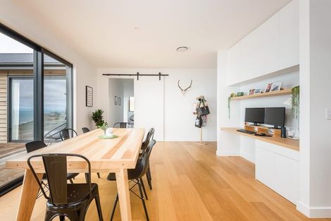 Photo of property in 2 Ridgeway Place, Richmond Hill, Christchurch, 8081