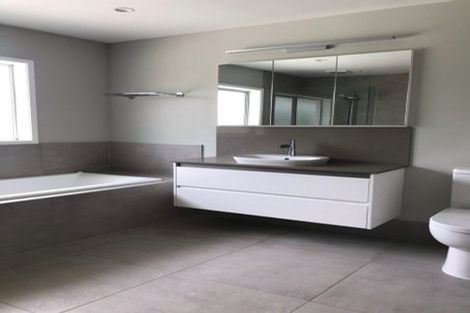 Photo of property in 79 Tawa Road, Kumeu, 0891