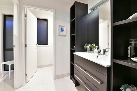 Photo of property in 32 Grovenor Drive, Orewa, 0931