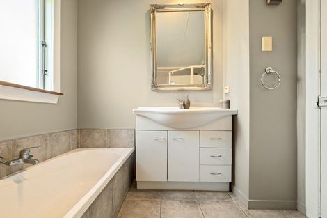 Photo of property in 64 Cutfield Road, New Plymouth, 4310