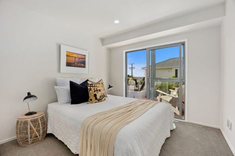 Photo of property in 1/66 Browns Bay Road, Rothesay Bay, Auckland, 0630