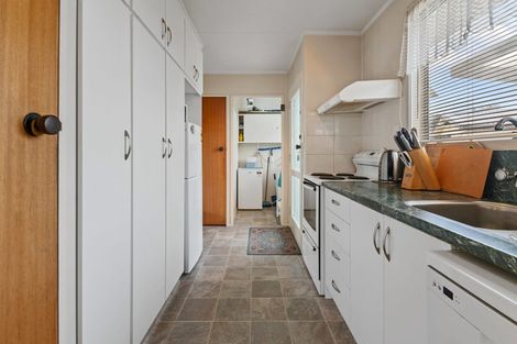 Photo of property in 25 Matthew Place, Kawaha Point, Rotorua, 3010