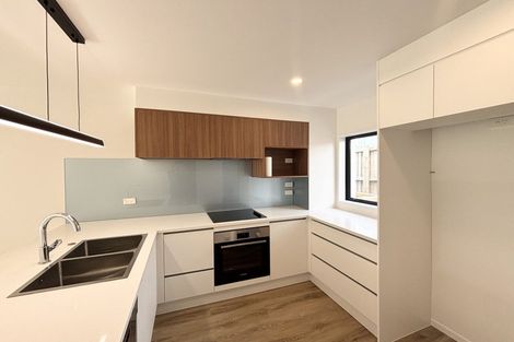 Photo of property in 4/9 Flanshaw Road, Te Atatu South, Auckland, 0610