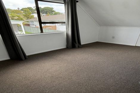 Photo of property in 2/92 Moore Street, Hillcrest, Auckland, 0627
