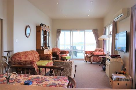 Photo of property in 80 Marine Parade, Bluff, 9814