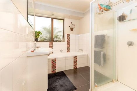 Photo of property in 5 Jutland Road, Pukekohe, 2120