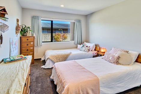 Photo of property in 6 Simpson Crescent, Raumati Beach, Paraparaumu, 5032