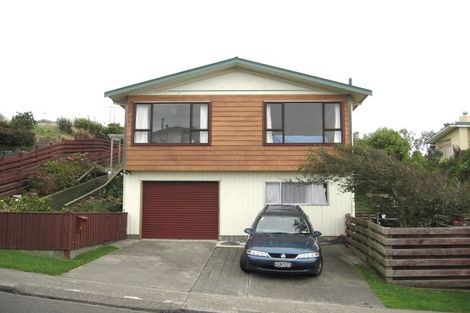 Photo of property in 2 Edgecombe Street, Newlands, Wellington, 6037