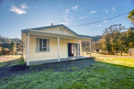 Photo of property in 142 Roa Road, Blackball, 7804