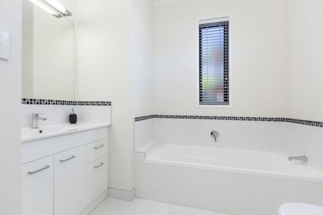 Photo of property in 78 Pemberton Avenue, Bayview, Auckland, 0629