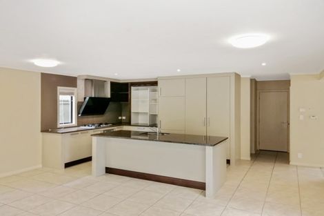 Photo of property in 27 Bridgefield Crescent, Flat Bush, Auckland, 2016