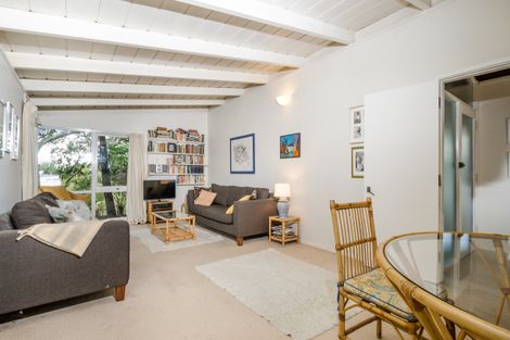 Photo of property in 64 Tiroroa Avenue, Te Atatu South, Auckland, 0610