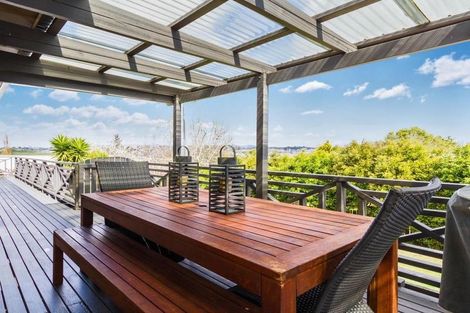 Photo of property in 27 Hobsonville Road, West Harbour, Auckland, 0618